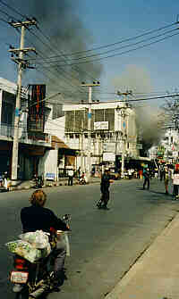 Fire at Thapae Gate, Chiang Mai  (9.2 K)