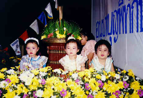 parade9.jpg - 23.6 K